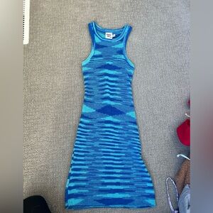 blue knit dress